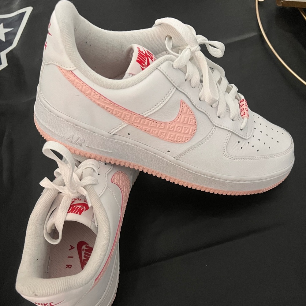 Nike Women’s White and Light Pink Air Force 1 Sneakers - Picture 5 of 9